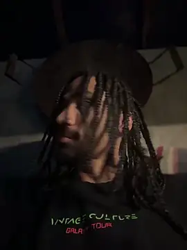 Snapshot of hotcamboy420 chatting on February 21, 2025, 5:24 am hotcamboy420 online show from February 21, 2025, 5:24 am