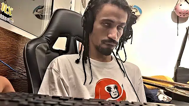 Snapshot of hotcamboy420 chatting on February 5, 2025, 3:45 am hotcamboy420 online show from February 5, 2025, 3:45 am