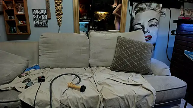 mowingman26 online show from November 25, 2025, 8:36 am