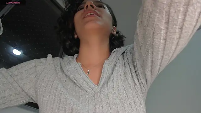 Snapshot of laura-hills18 chatting on October 1, 2025, 12:16 am laura-hills18 online show from October 1, 2025, 12:16 am