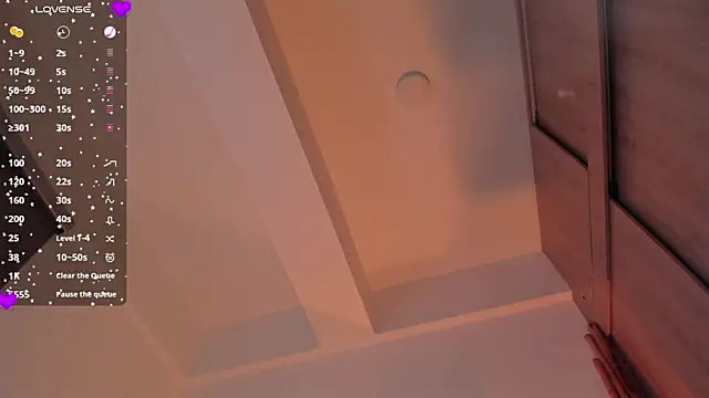 laura-hills18 online show from January 9, 2026, 1:07 pm