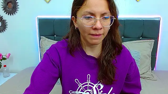 karlamorris  online show from February 17, 2025, 1:33 pm