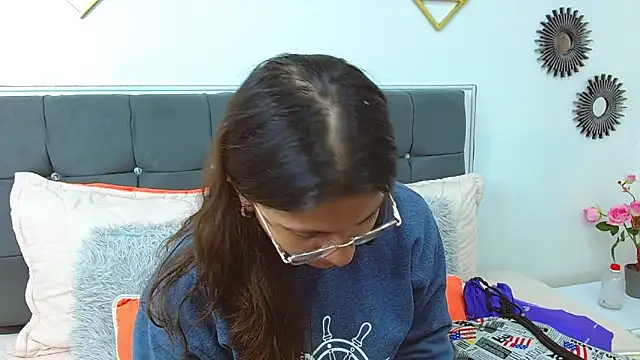 karlamorris  online show from February 25, 2025, 2:04 pm