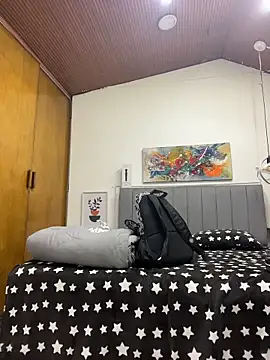 karlamorris  online show from April 6, 2026, 1:12 pm