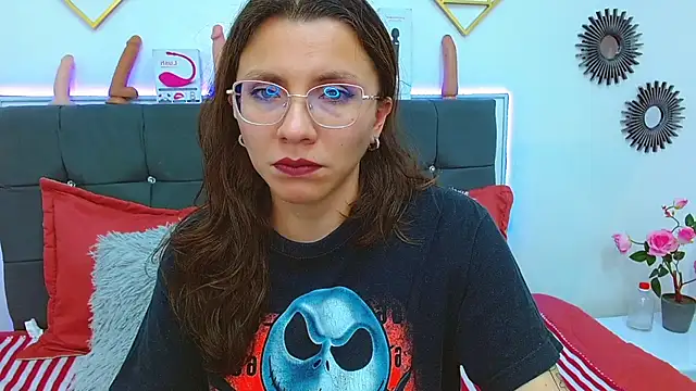 karlamorris  online show from February 20, 2025, 4:58 pm