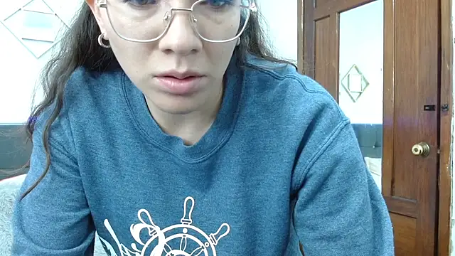 karlamorris  online show from February 26, 2025, 2:05 pm