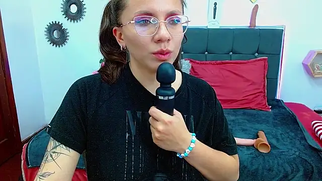 karlamorris  online show from February 10, 2025, 7:17 pm