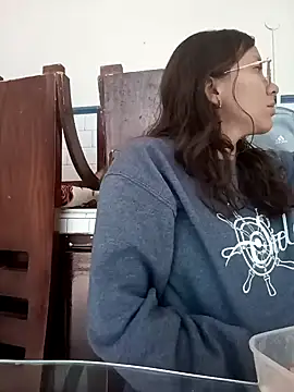 karlamorris  online show from February 7, 2025, 1:22 pm