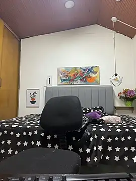 karlamorris  online show from March 27, 2026, 1:12 pm