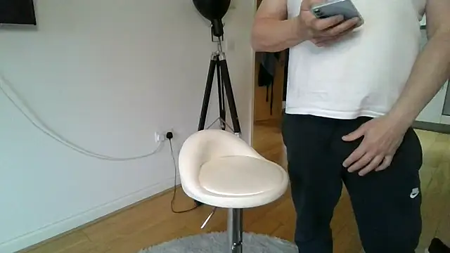 Nizzlivecam online show from March 29, 2026, 11:23 am