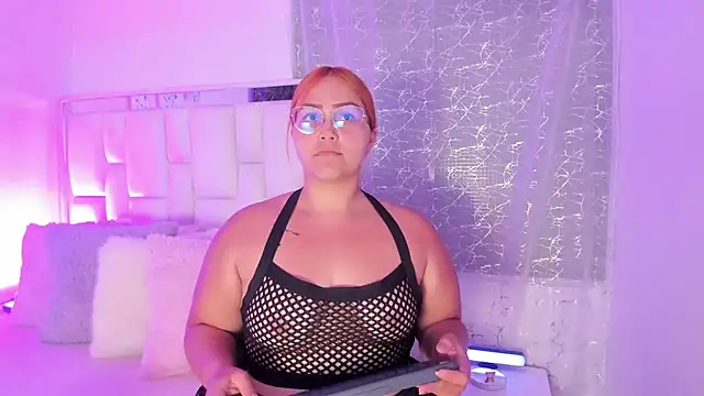 Snapshot of LeahxBarker chatting on October 21, 2025, 1:49 am LeahxBarker online show from October 21, 2025, 1:49 am