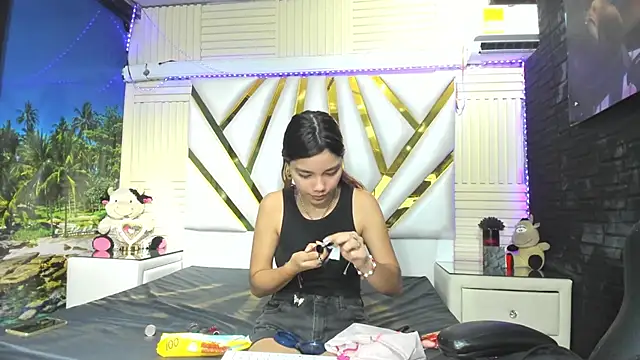 Ashley James online show from October 22, 2025, 9:46 pm