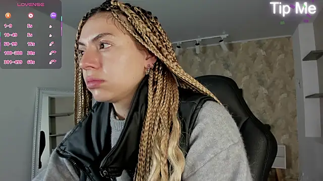 Snapshot of april_dumont chatting on February 17, 2026, 11:29 am april dumont online show from February 17, 2026, 11:29 am