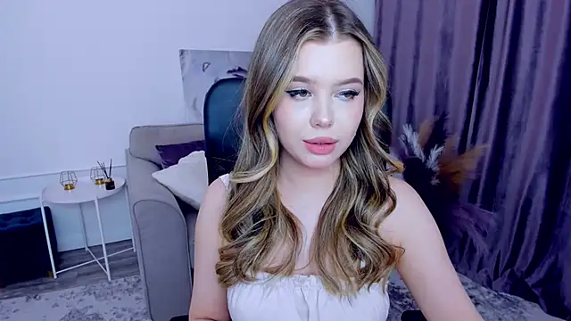FollowLovee online show from February 19, 2025, 2:44 pm
