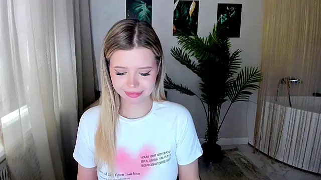FollowLovee online show from June 4, 2026, 3:55 am