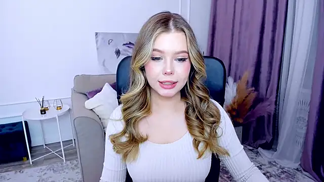 FollowLovee online show from February 24, 2025, 7:41 pm