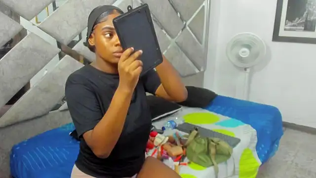 EvaxEmma online show from January 9, 2026, 12:45 pm