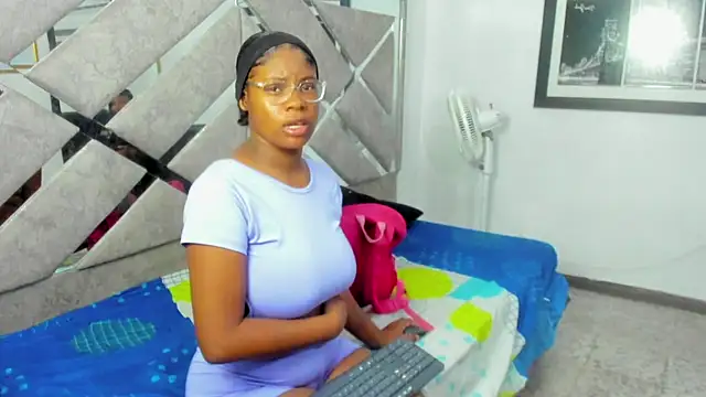 EvaxEmma online show from January 13, 2026, 12:31 pm