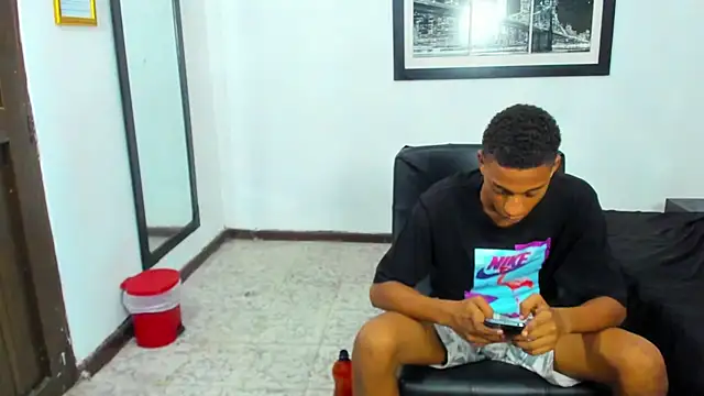 EvaxEmma online show from October 28, 2025, 3:11 pm