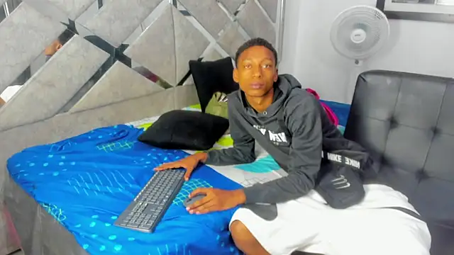 EvaxEmma online show from January 15, 2026, 1:25 pm