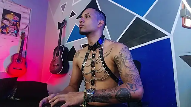 Snapshot of MagnusFrost chatting on September 24, 2025, 8:04 pm MagnusFrost online show from September 24, 2025, 8:04 pm