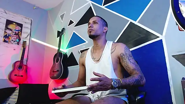 Snapshot of MagnusFrost chatting on October 1, 2025, 11:52 pm MagnusFrost online show from October 1, 2025, 11:52 pm