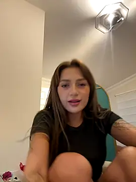 yaprakmericc online show from October 1, 2025, 9:18 pm