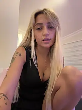 yaprakmericc online show from October 28, 2025, 11:14 pm