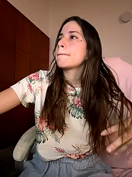 Snapshot of LynnSam_ chatting on November 3, 2025, 4:32 pm LynnSam  online show from November 3, 2025, 4:32 pm