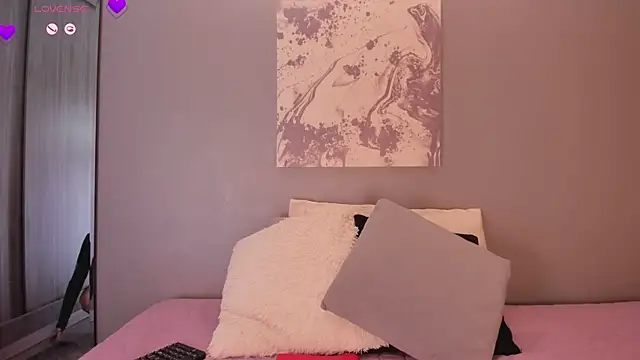 Snapshot of LynnSam_ chatting on October 4, 2025, 11:28 pm LynnSam  online show from October 4, 2025, 11:28 pm