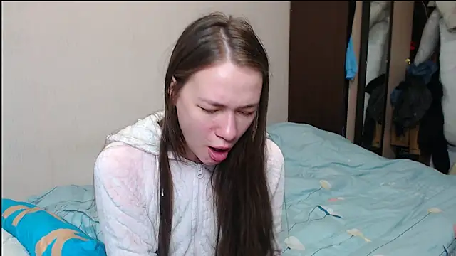 leila bambi  online show from February 17, 2025, 7:12 pm