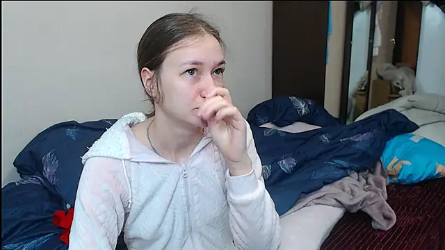 leila bambi  online show from February 26, 2025, 3:14 am