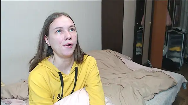 leila bambi  online show from March 20, 2025, 11:38 am