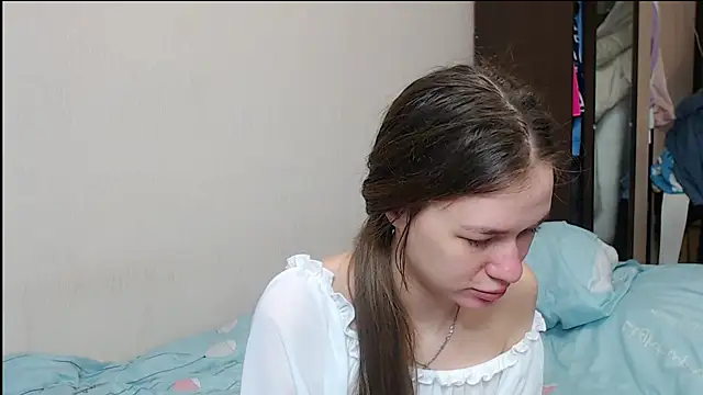 leila bambi  online show from February 10, 2025, 2:05 pm