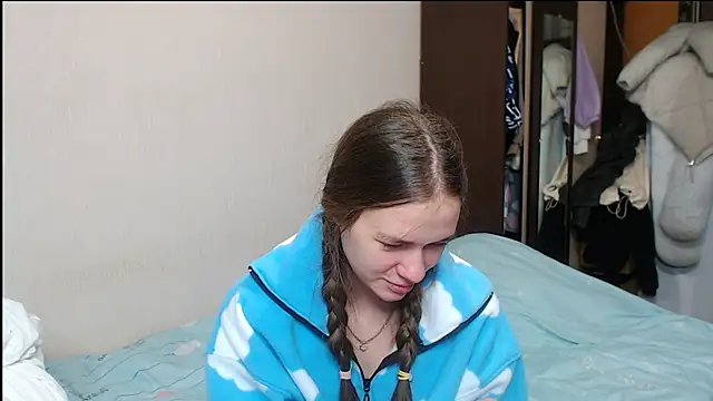 leila bambi  online show from February 5, 2025, 3:20 pm