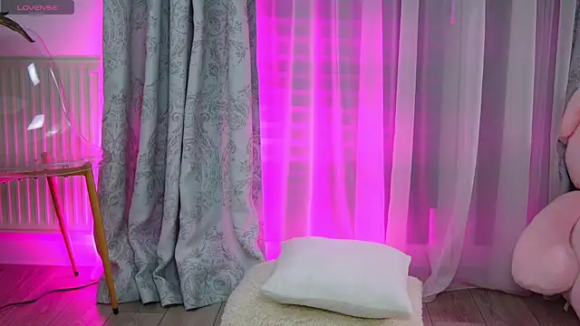 EvaSparks  online show from April 18, 2026, 10:21 pm