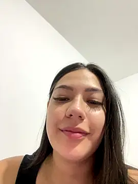 Latina vanessa online show from December 4, 2025, 2:21 am