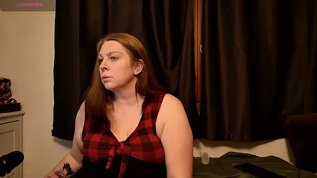Big Beautiful MILF online show from February 17, 2025, 7:44 pm