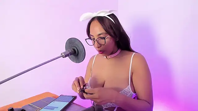 Leticia brownn1 online show from February 27, 2026, 7:35 pm