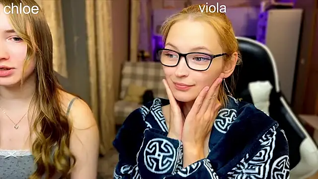 Snapshot of ChloeMillerMeow chatting on October 3, 2025, 10:33 pm ChloeMillerMeow online show from October 3, 2025, 10:33 pm