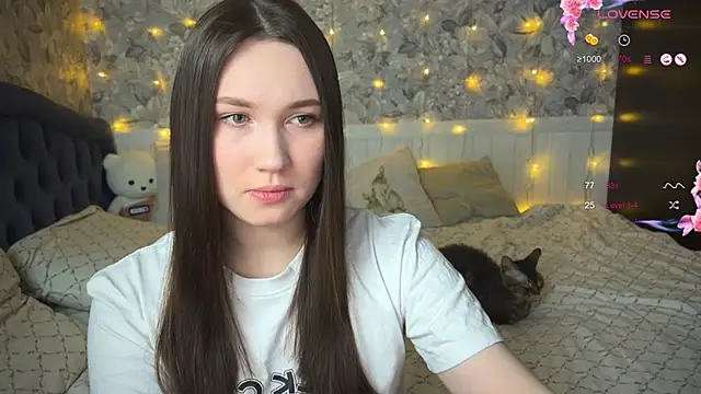 ChloeMillerMeow online show from February 28, 2025, 5:26 pm