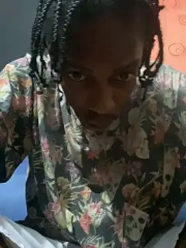 Larry-n-clouds online show from December 3, 2025, 12:33 am