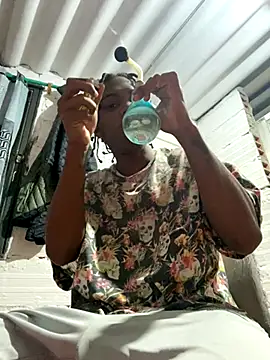 Larry-n-clouds online show from November 25, 2025, 3:40 am