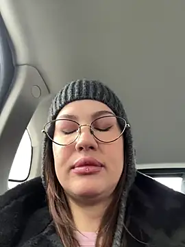 RinaCat online show from December 14, 2025, 5:02 am