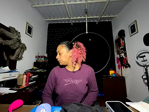 Snapshot of Cata_Blue__ chatting on October 28, 2025, 3:11 pm Cata Blue online show from October 28, 2025, 3:11 pm