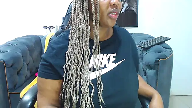 Snapshot of IceBellaCane313 chatting on September 25, 2025, 11:16 am IceBellaCane313 online show from September 25, 2025, 11:16 am