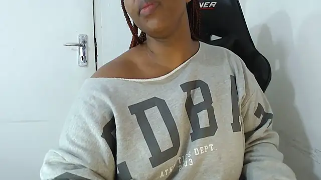 Snapshot of IceBellaCane313 chatting on November 16, 2025, 4:39 am IceBellaCane313 online show from November 16, 2025, 4:39 am