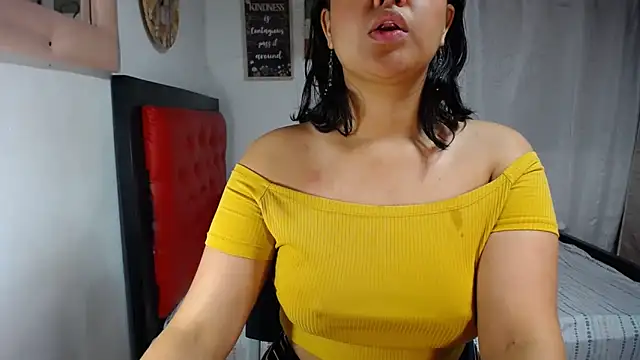 Sweettei online show from February 10, 2025, 2:16 pm
