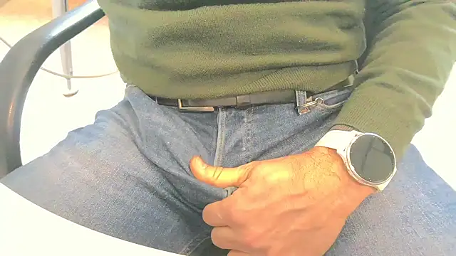 Snapshot of alessandroman2114 chatting on February 16, 2026, 11:20 am alessandroman2114 online show from February 16, 2026, 11:20 am