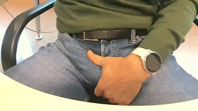 Snapshot of alessandroman2114 chatting on February 2, 2026, 11:09 am alessandroman2114 online show from February 2, 2026, 11:09 am